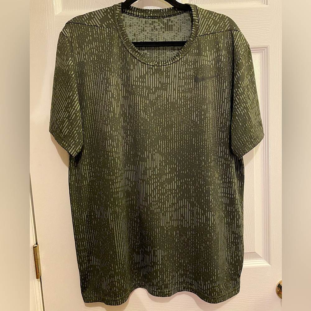 Nike Dri-fit Green and Black Athletic T-shirt Men’s Size XL